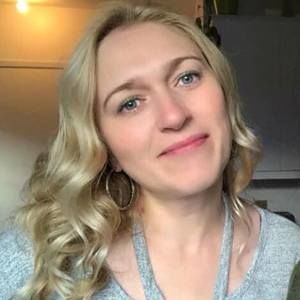 Meet your Posher, Emmanuelle